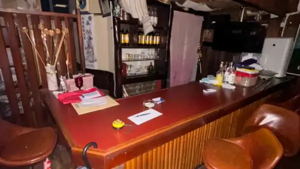 店舗クロス、床、カウンターリフォーム